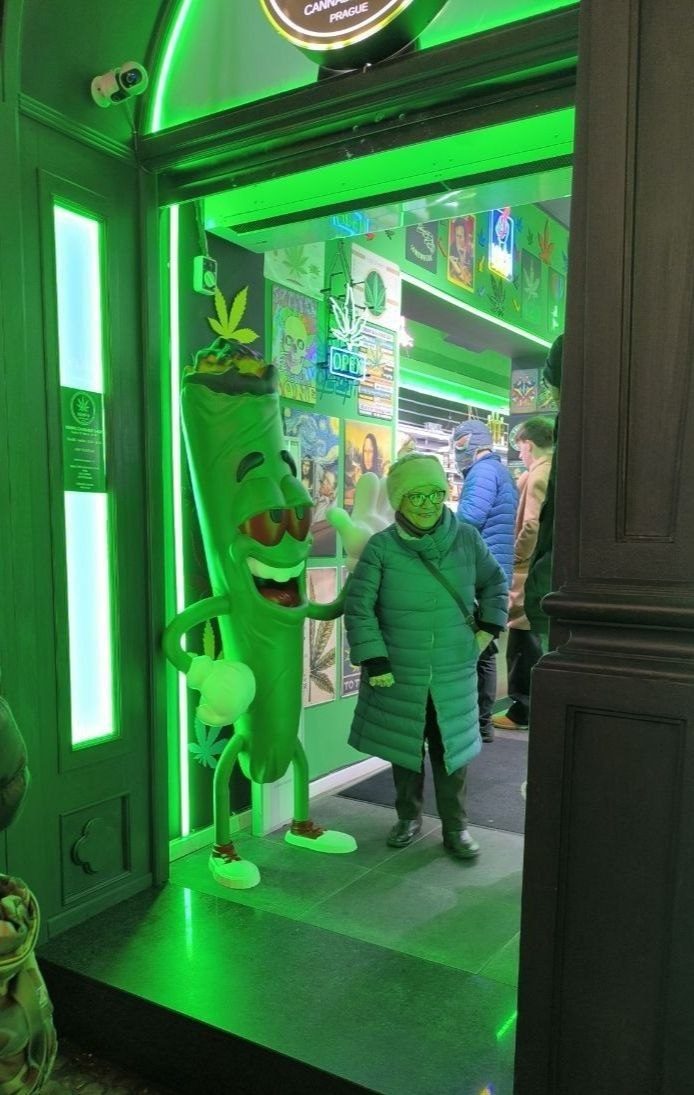 Maskot pro cannabis shop